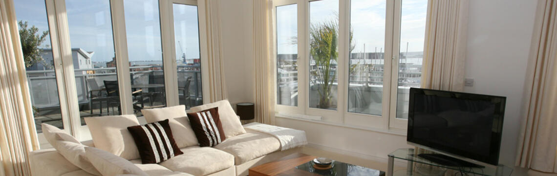Vom Schwingfenster für großflächige Fenster-Fassaden über die Balkontür bis zu Stulp-Konstruktion für schmale Fenster.